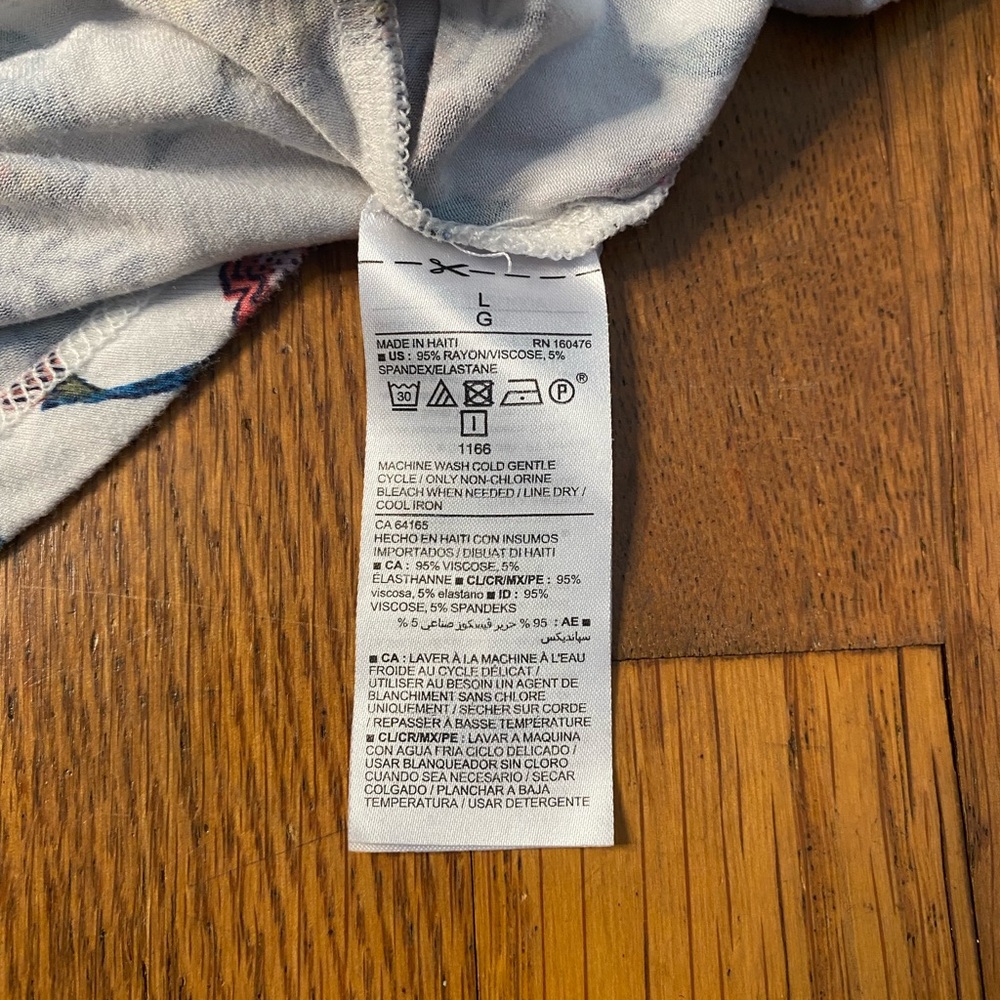 Old Navy Luxe Floral V Neck Short Sleeve Top Size L - Picture 8 of 8